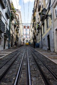 A rua que já foi denominada a mais linda do mundo. Rua da Bica de Duarte Belo