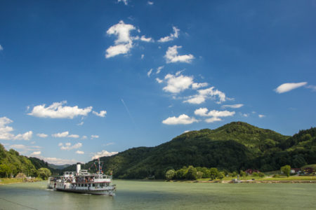 Schonbrunn navegando na altura de Grein, Austria