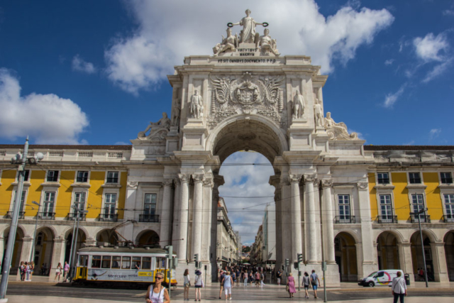 O cênico e famoso Arco da Rua Augusta