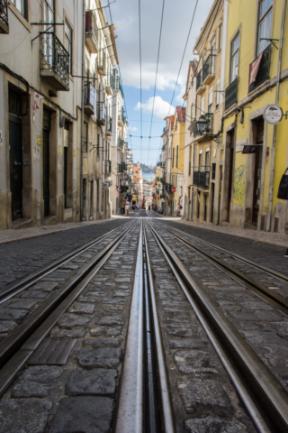 A rua que já foi denominada a mais linda do mundo. Rua da Bica de Duarte Belo