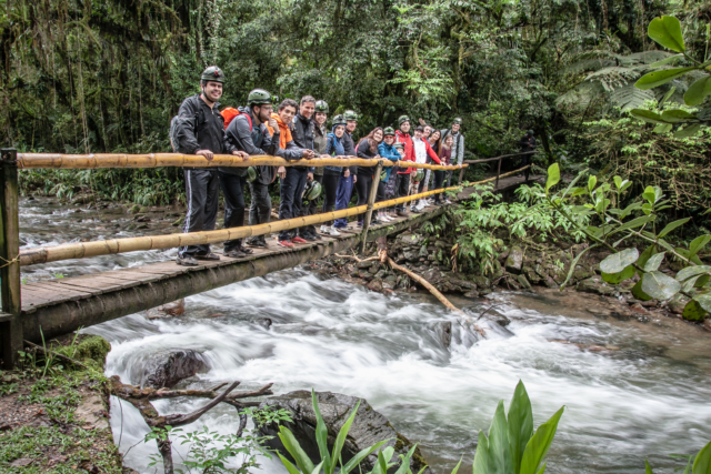 Aventureiros sob o rio Betari